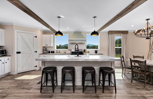Faber House | Charming 3-bedroom Mountain View Retreat in Faber