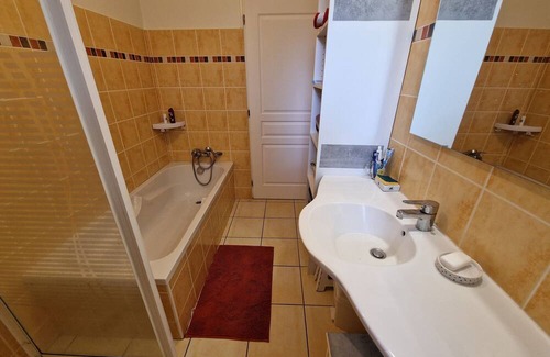 La Roche-sur-Yon House | Maison au Calme en Lotissement Proche du Centre Avec bus à Proximité Immédiate