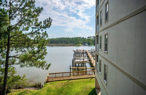 Gulf Shores Condo | Boat Slip – Stay Monthly at an Oyster Bay Retreat!