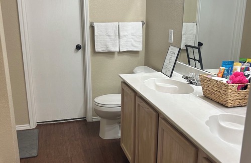 Fort Worth House | Spacious 4-bedroom house with WiFi and AC in cool Fort Worth