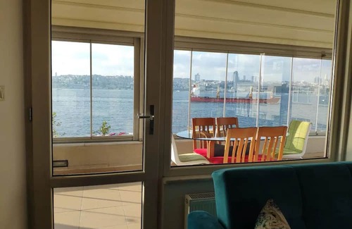 Uskudar Apartment | Cozy 2-bedroom apartment with Stunning Sea Views in enchanting Üsküdar, İstanbul