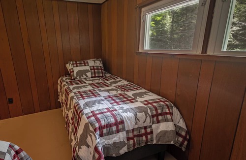 Woodgate Cabin | Beautiful 2- bedroom cabin in the Adirondacks with beach/lake access