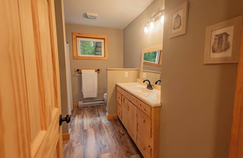 Woodgate Cabin | Beautiful 2- bedroom cabin in the Adirondacks with beach/lake access