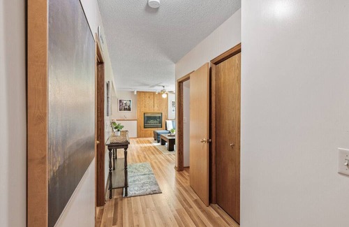 Burnsville House | Private Room in Gorgeous Home in Burnsville - Rm 1