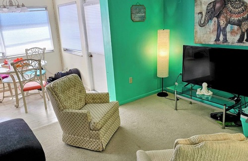 Sea Colony Condo | 2-bedroom condo in terrific New Port Richey with AC, WiFi