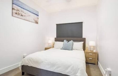 Machans Beach House | Seaside Serenity: Modern Cottage with Spa