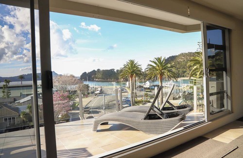 Ferry Landing Apartment | Hosts on the Coast Esplanade Harbour Vista apt 117