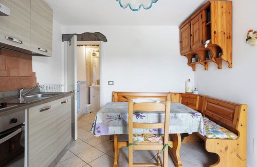 Beverino Apartment | Apartment 'La Casa Sulla Collina' with Balcony, Wi-Fi and Air Conditioning