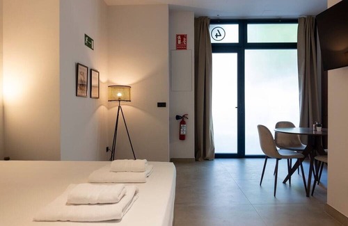 Montolivet Apartment | Urban Oasis in Ruzafa: Modern Comfort in Valencia