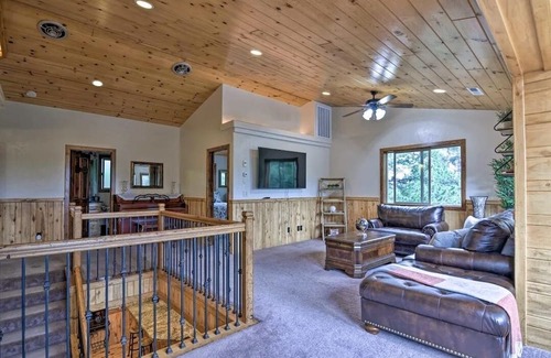 Long Valley Junction Cabin | Picturesque Cabin is conveniently located for all Utah's adventures.