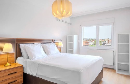 Urla Apartment | Seaview House w Balcony and Garden in Urla