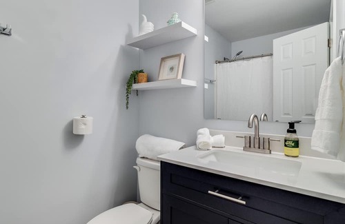 North Belmont House | Cozy & Convenient Belmont Home perfect for families and working professionals!