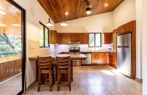 Garabito House | Private and Cozy 2 bedroom Home