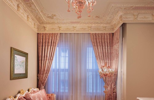 Sultanahmet House | White Mansion on Historical Peninsula 4 x 4 Hammam Sauna Kitchen Winter Garden