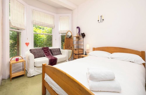 Haroldʼs Cross House | Stunning 4Bed, 2Bath House w/Garden near Kilmainham Gaol