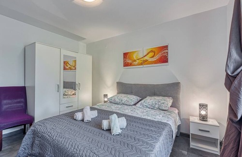 Heki Villa | Villa Simac With Pool and Whirlpool