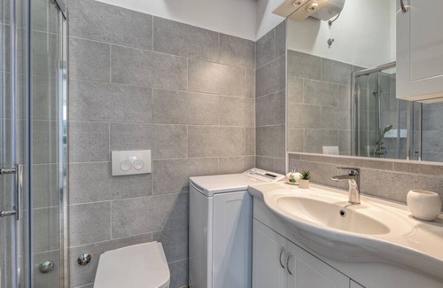 Rijeka Apartment | Pool Apartment Happy Sound