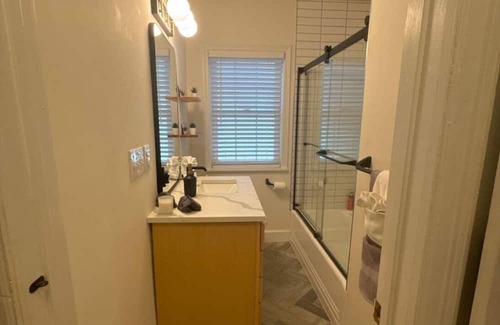 Fulton House | Charming 2-bed Suite with AC &WiFi ^^50th & France ONLY 1m to Lake Harriet!!