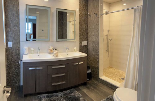 Elmwood Park Apartment | Modern Beauty- 3BR/2BA Apt. 10 miles from NYC. Natural Gas Grill & Fire Pit.