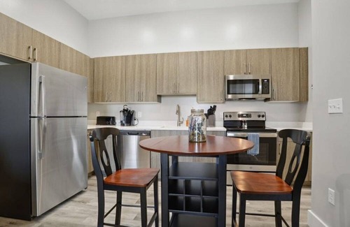 Highlands - Perkins Condo | #3Q 1 bedroom, Sleeps 4, Close to LSU