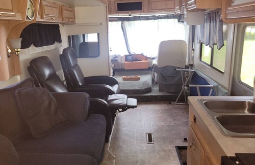 Knoxville House | RV with AC, kitchen and shower in Knoxville