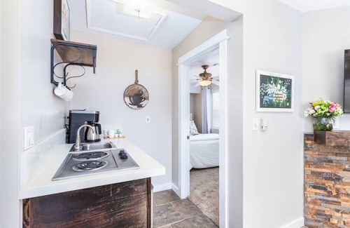 Murray House | A beautiful 4-bdr/2.5-ba house located between downtown and the mountains.