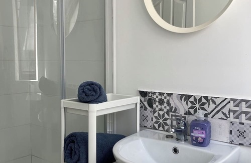 Santry Apartment | Modern and cozy 2-Bed, 2-Bath Apartment in Santry, Dublin 9