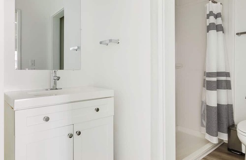 Jack London District Apartment | Clean Oakland Studio w/ A/C, nr Water, Easy Highway Access, by Blueground