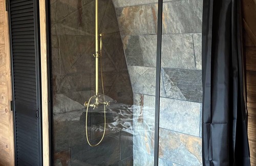 Ussel Ski Chalet | Nuit Dans un Dôme à la Campagne