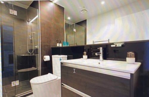 Wellington Apartment | Modern sunny apartment close to central wellington