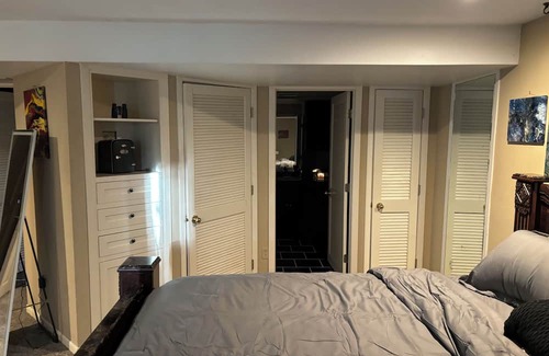 Cedar Rapids House | Executive 5 Bedroom w Pool, Large Deck ,Theatre Room , Screened in Porch