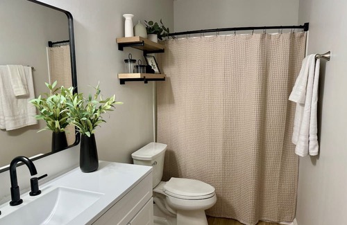 Athens House | Prime Location - Minutes to 5 Points and Downtown Athens - 4 KING Beds