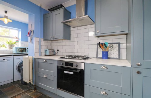 Angmering Cottage | 6 THE COTTRELLS, pet friendly, with open fire in Angmering