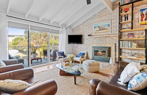 Forresters Beach House | Beachside Bliss - Forresters Beach
