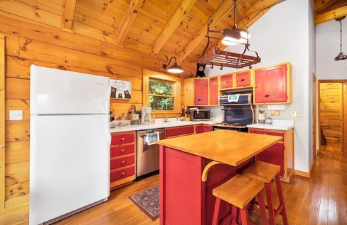 Unicoi County Apartment | Cozy cabin stay when you raft the * Nolichucky River *