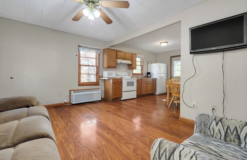 Jamestown Cabin | Charming 3-Bedroom Rustic Cabin 1/2 Mile from Marina and Boat Ramp! #412