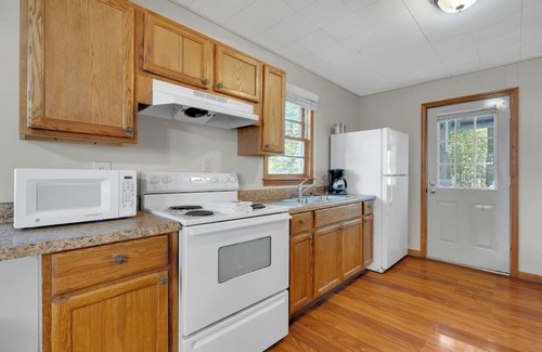 Jamestown Cabin | Charming 3-Bedroom Rustic Cabin 1/2 Mile from Marina and Boat Ramp! #412