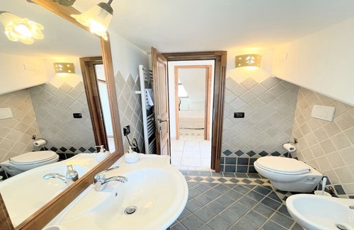 Montefiascone Villa | Lake View/exc Luxury Villa, Pool+jacuzzi/sleeps for 24