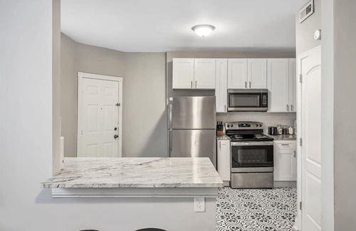 Tower Grove South House | Beautiful Tower Grove Unit, Recently Renovated 2N