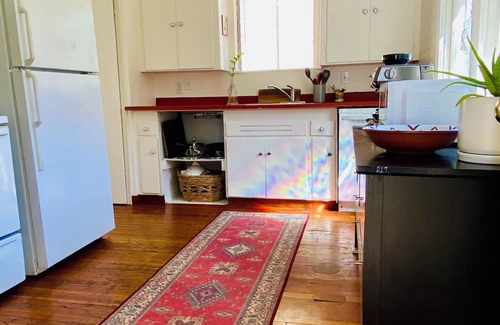 West Point Grey House | Charming Home in Kitsilano FREE Parking+Laundry
