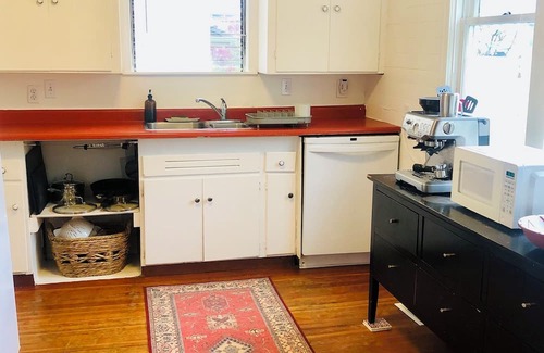 West Point Grey House | Charming Home in Kitsilano FREE Parking+Laundry