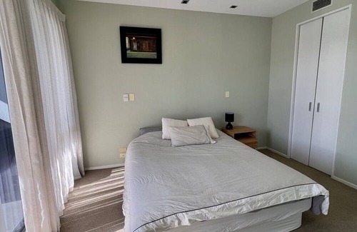 Takapuna Apartment | Seaside Serenity: Your Rental in Takapuna Beach