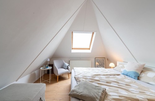 Municipality of Zwartewaterland House | Cozy Holiday Home in Hasselt Near By The Water