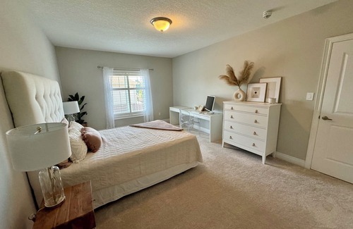 Stoney Creek House | Executive Lakeview Home