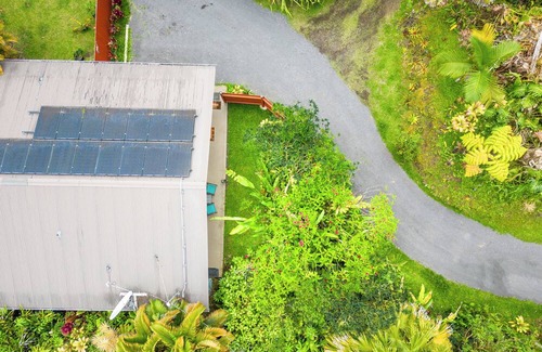 Leilani Estates Apartment | Large private master suite with private entrance