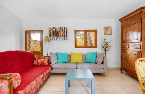 Taradeau House | Homerez - Spacious House in Taradeau with Shared Pool