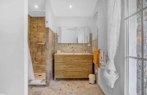 Taradeau House | Homerez - Spacious House in Taradeau with Shared Pool
