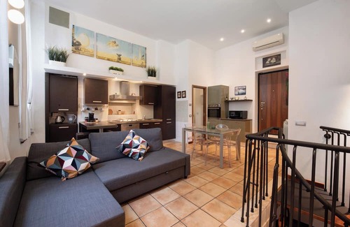 Zona Risorgimento House | Holiday Home 'Kramer M4 Apartment' with Wi-Fi and Air Conditioning