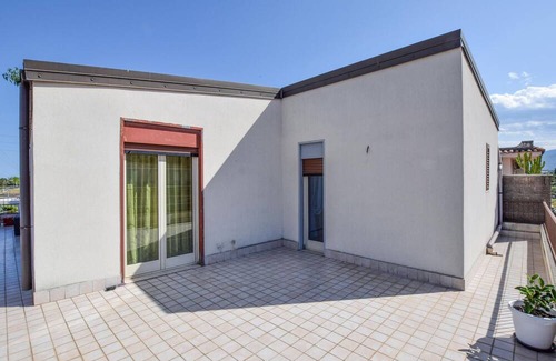 Calatabiano Apartment | Experience the pleasant charm of this holiday apartment in Calatabiano.