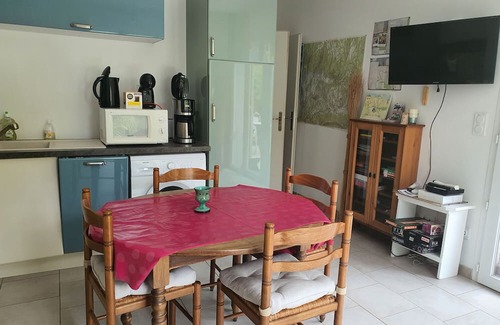 Saint-Martin-de-Castillon House | Holiday Home 'Hanna En Luberon - Le Boisset' with Mountain View, Wi-Fi and Air Conditioning